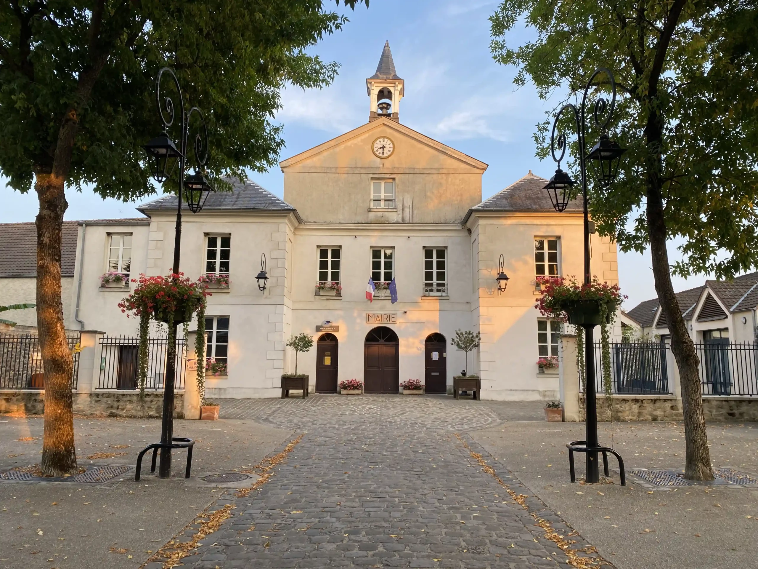 Mairie sous le soleil